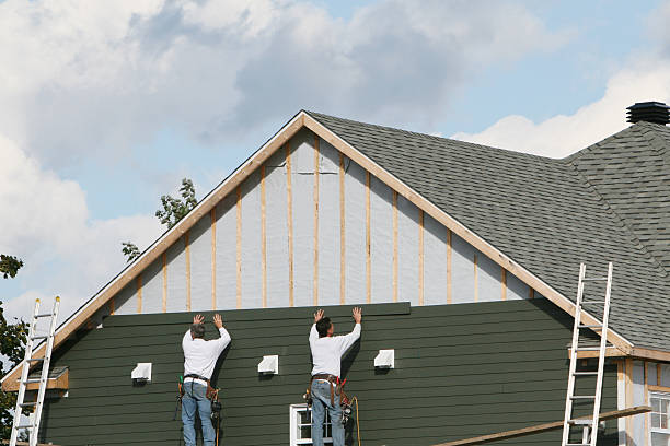 Professional Siding Replacement technician working in Frazeysburg, OH